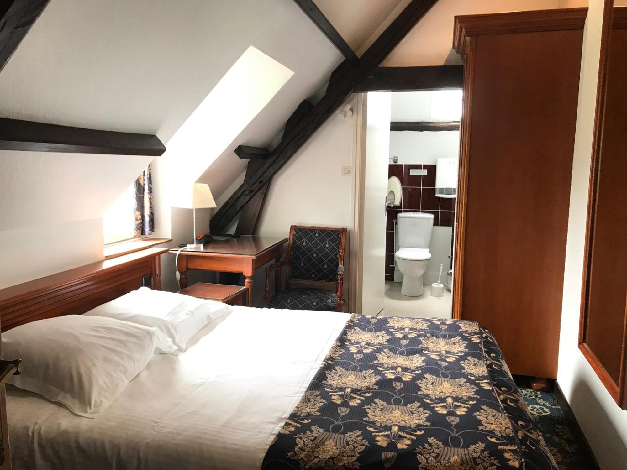Logis Hotel & Restaurant - Le Chateau Des Tourelles 3 Etoiles Le Wast Bagian luar foto