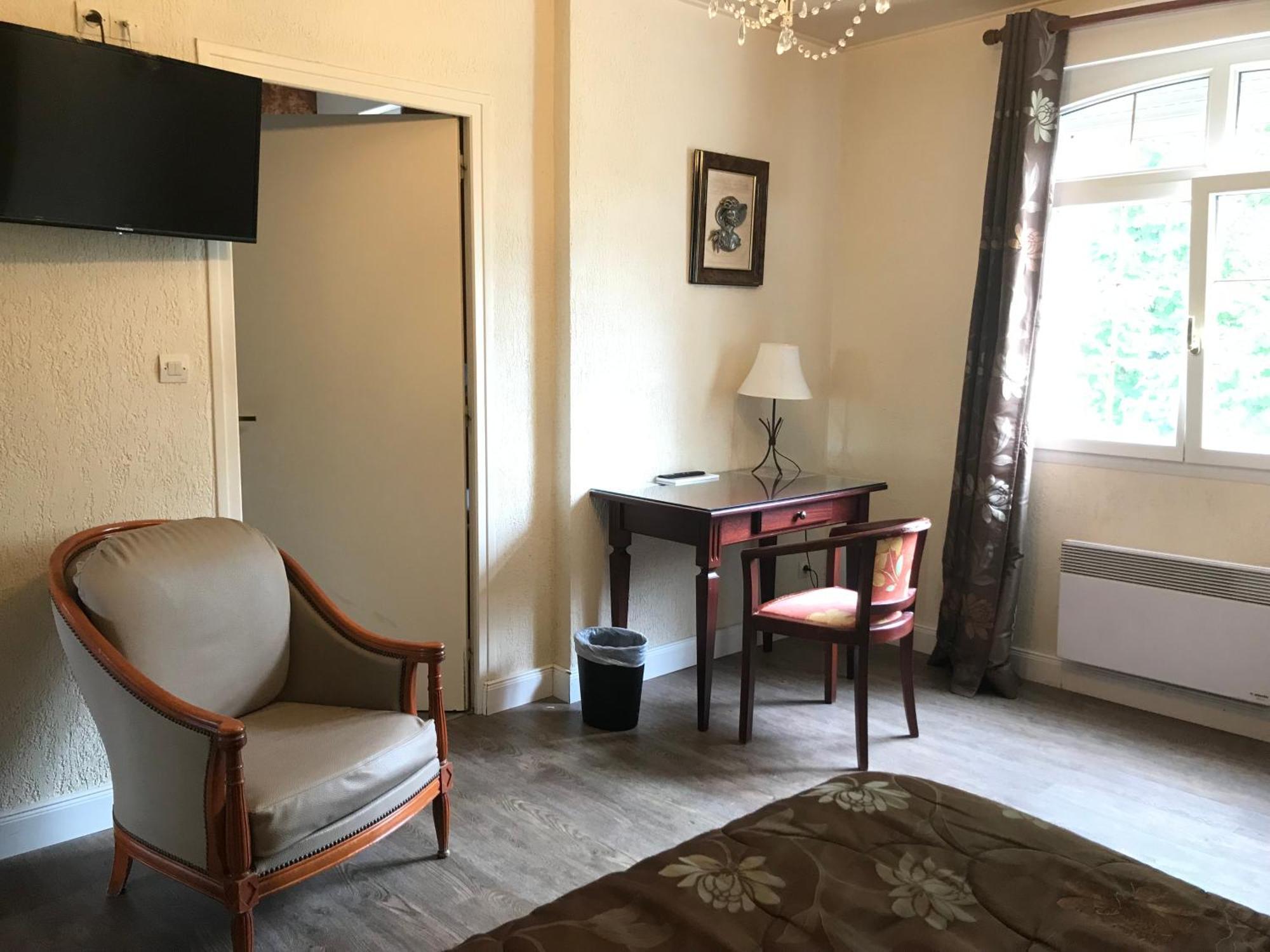 Logis Hotel & Restaurant - Le Chateau Des Tourelles 3 Etoiles Le Wast Bagian luar foto
