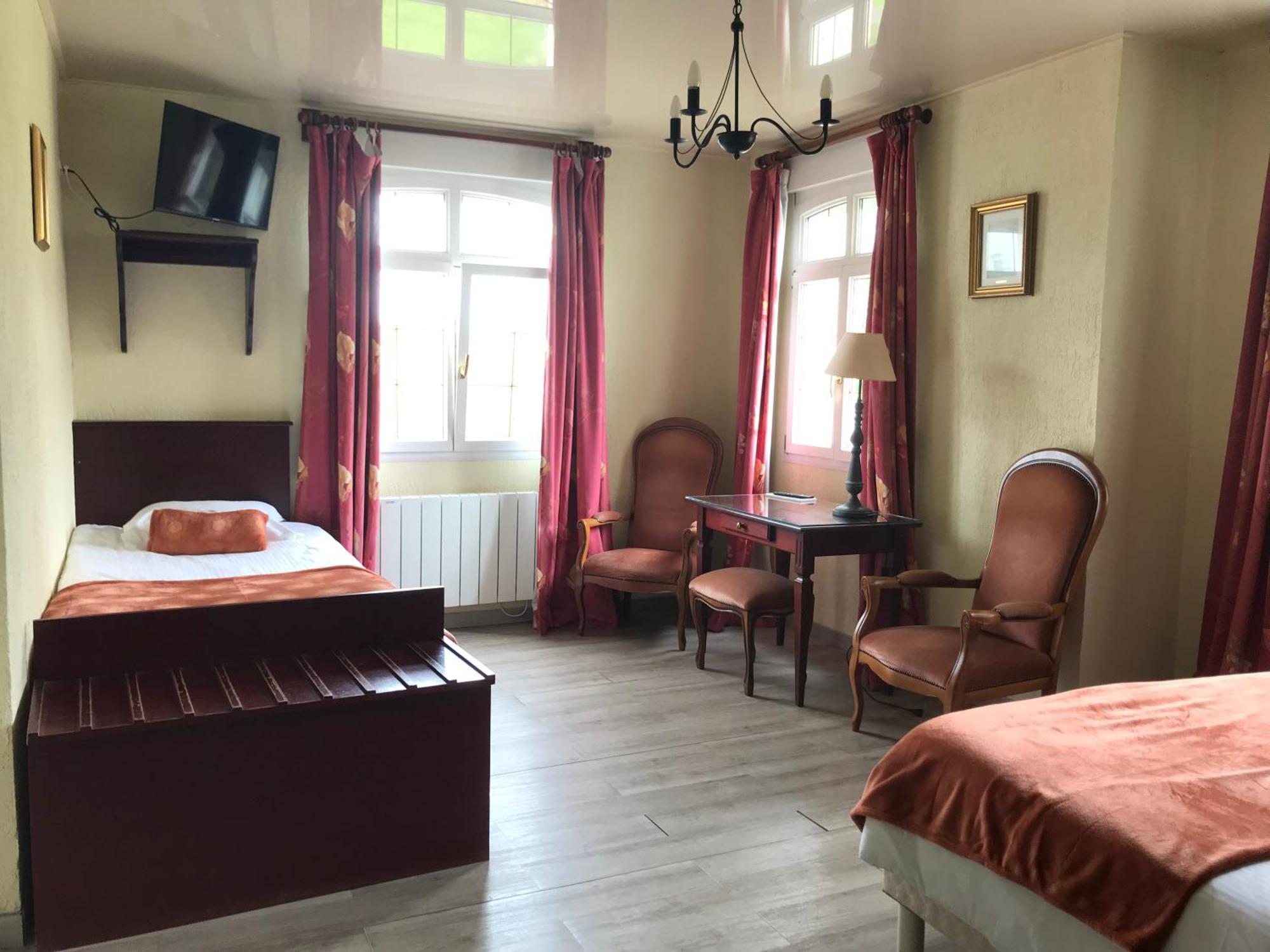 Logis Hotel & Restaurant - Le Chateau Des Tourelles 3 Etoiles Le Wast Bagian luar foto