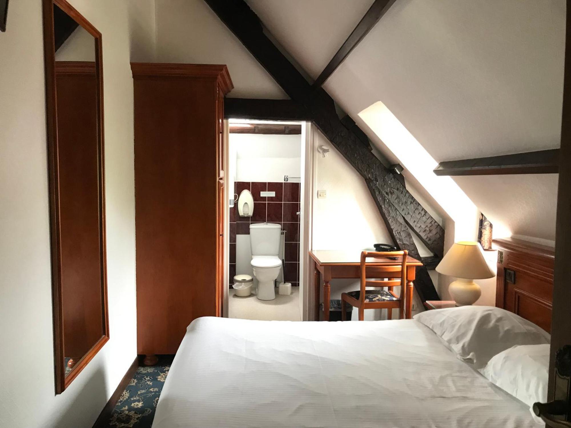 Logis Hotel & Restaurant - Le Chateau Des Tourelles 3 Etoiles Le Wast Bagian luar foto