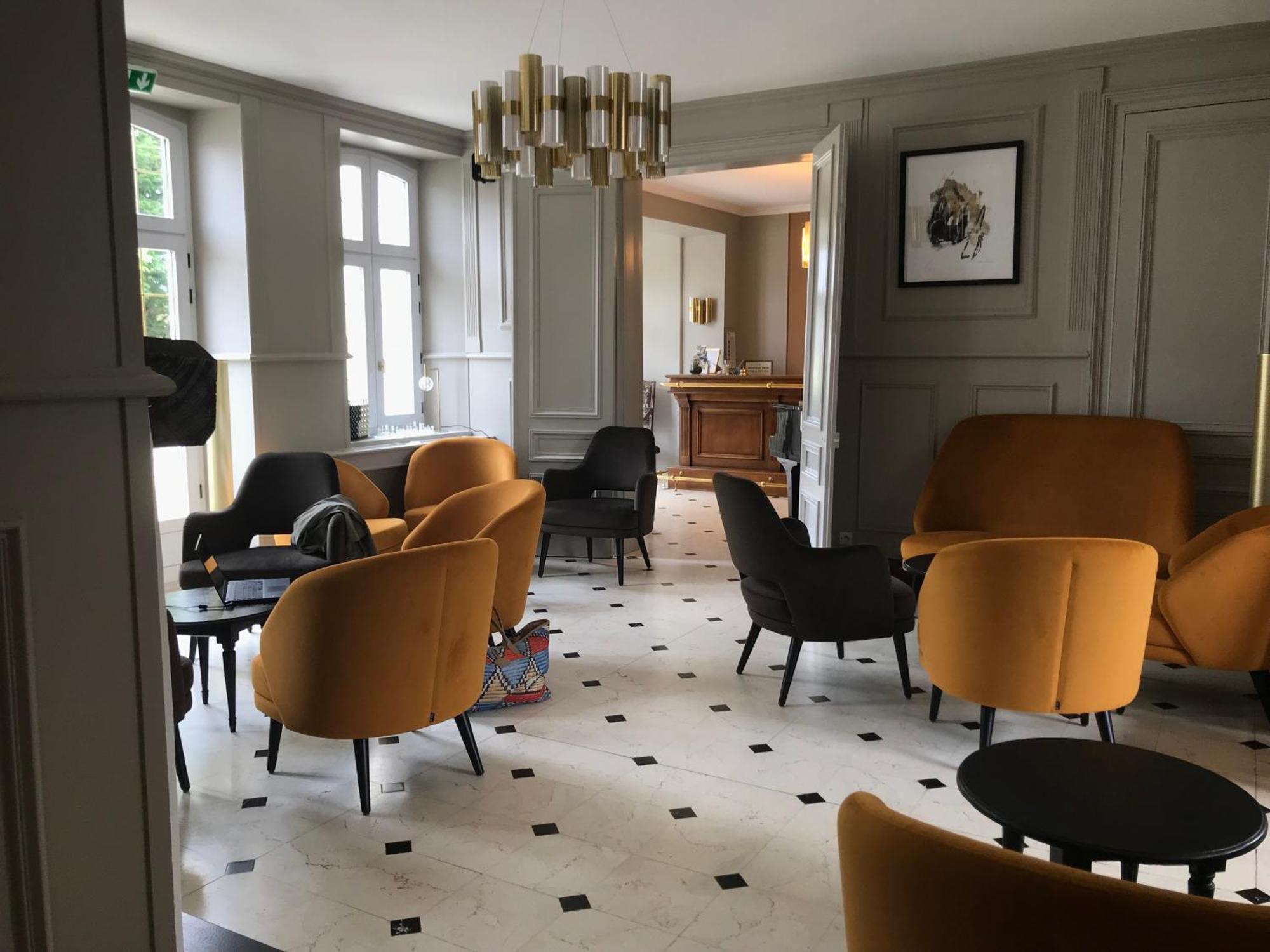 Logis Hotel & Restaurant - Le Chateau Des Tourelles 3 Etoiles Le Wast Bagian luar foto