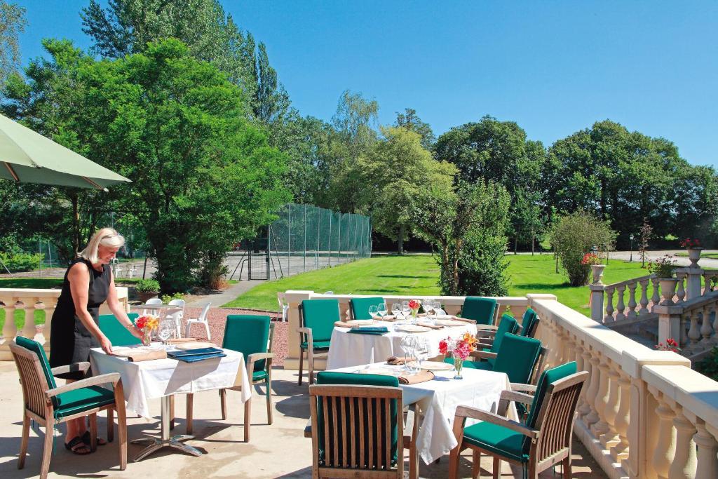 Logis Hotel & Restaurant - Le Chateau Des Tourelles 3 Etoiles Le Wast Bagian luar foto