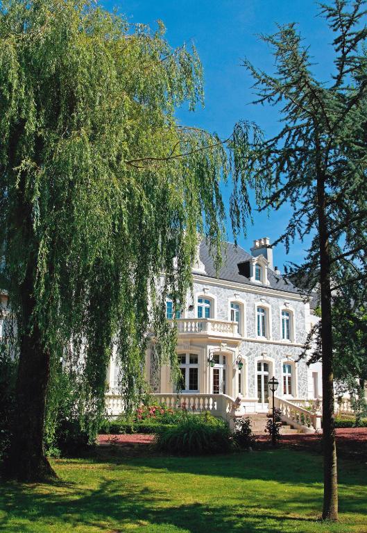 Logis Hotel & Restaurant - Le Chateau Des Tourelles 3 Etoiles Le Wast Bagian luar foto
