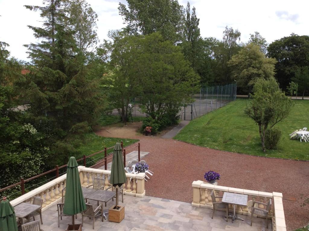 Logis Hotel & Restaurant - Le Chateau Des Tourelles 3 Etoiles Le Wast Bagian luar foto