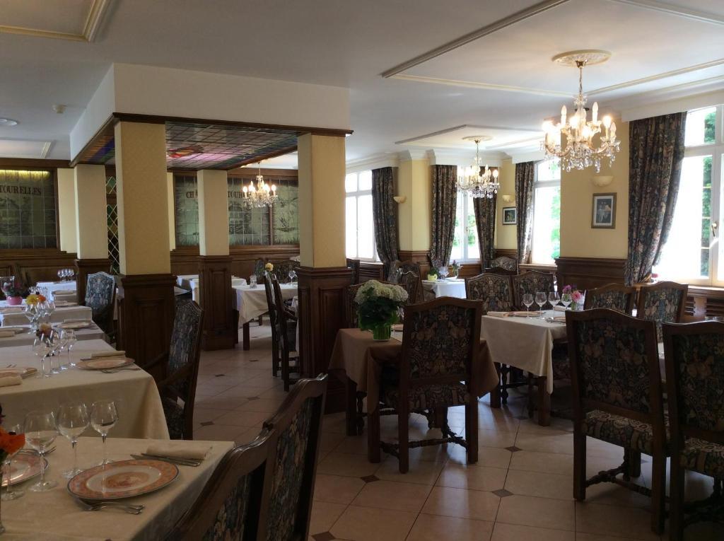 Logis Hotel & Restaurant - Le Chateau Des Tourelles 3 Etoiles Le Wast Bagian luar foto